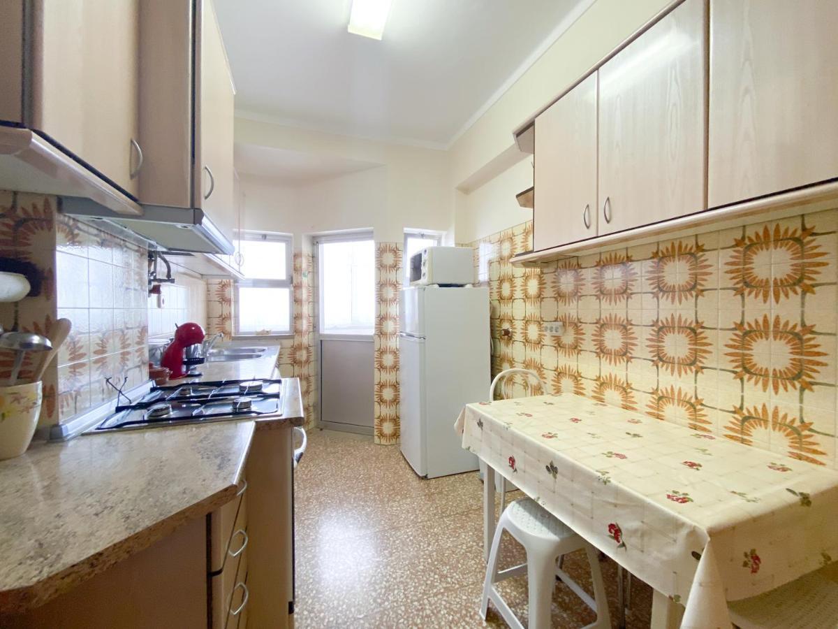 Apartment Near The Beaches #1922 *